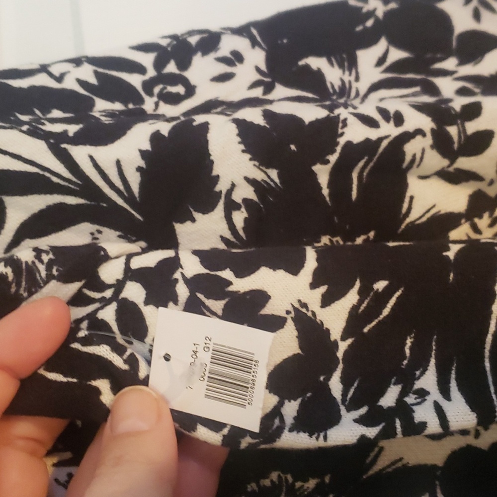Old Navy Floral Print Lightweight Sweater - Picture 5 of 7